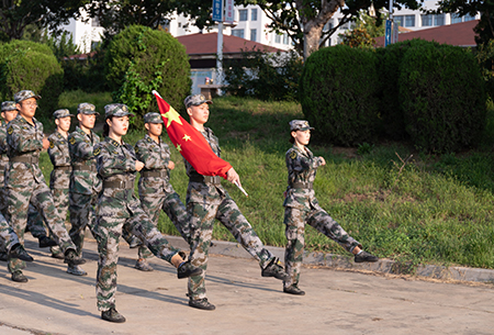 必威隆重举行中国人民抗战暨世界反法西斯战争胜利75周年升旗仪式