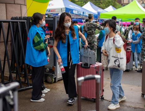 公司喜迎3617名2022级省内新生入学报到