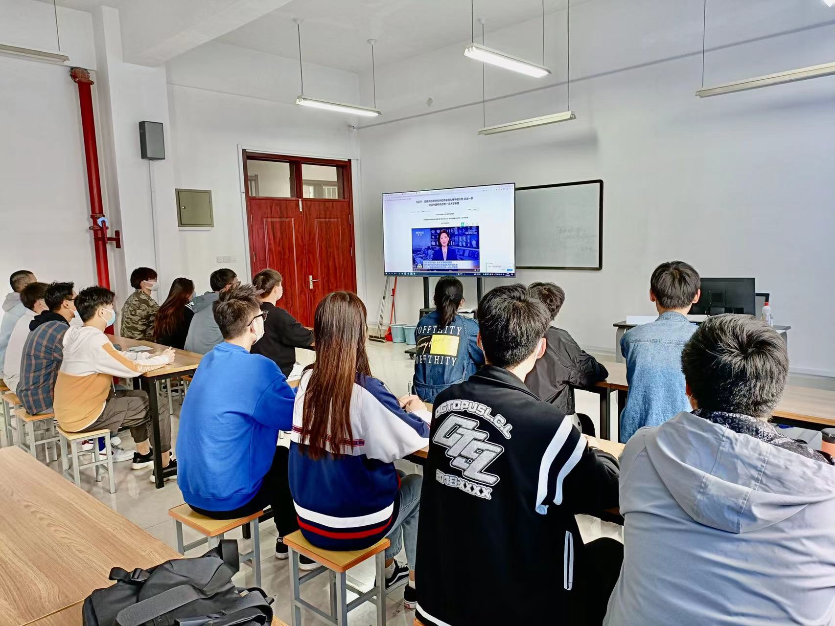 必威师生热议习近平总书记在中国人民大学考察时的重要讲话精神