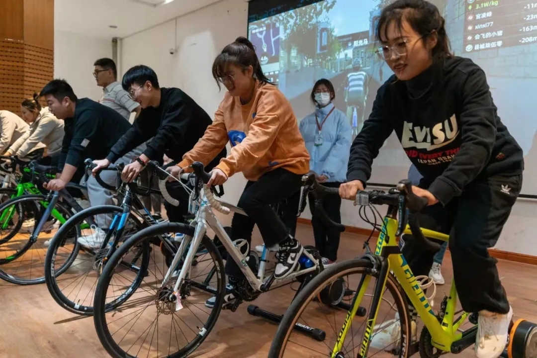 必威举办第二届“捷安特杯”室内骑行台挑战赛