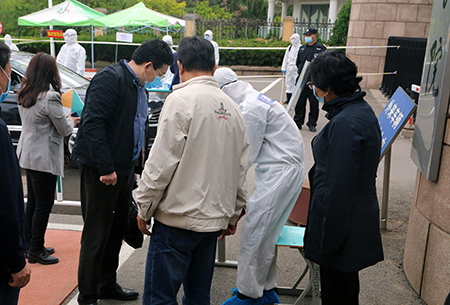 青岛高等学校春季开学条件核验工作组来公司进行开学条件核验