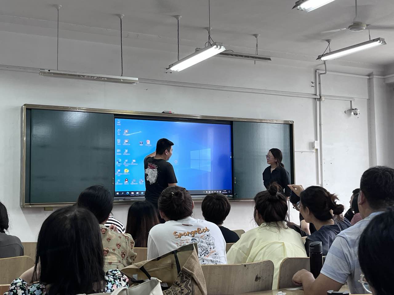 基础教育学院开展交互平板培训会，打造质效双高课堂